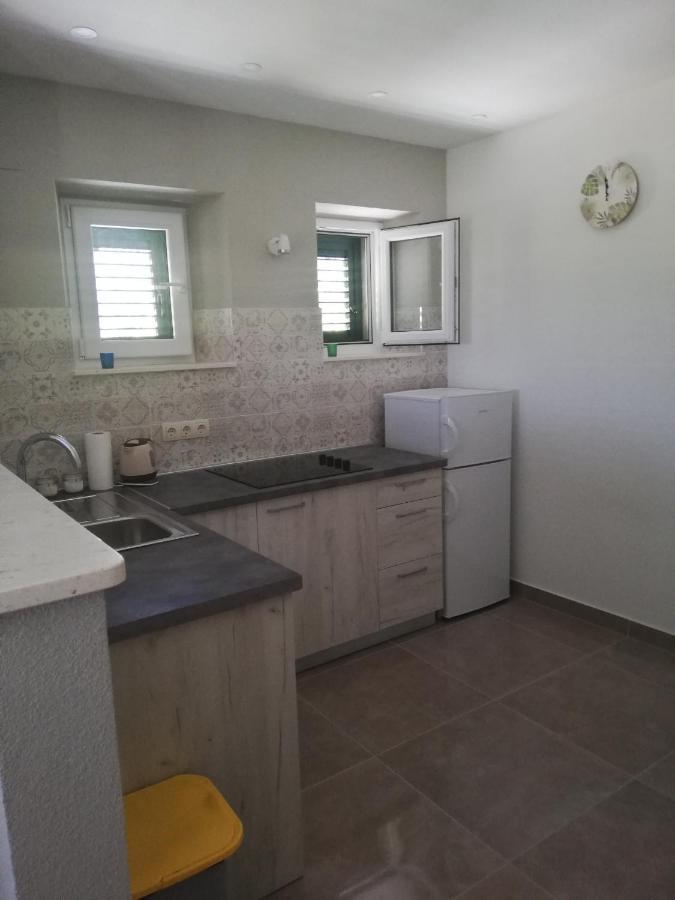 Apartments And Rooms With Parking Space Zavala, Hvar - 128 Jelsa  Exterior photo