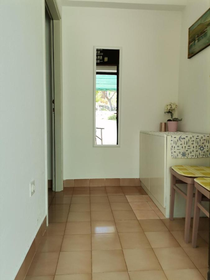 Apartments And Rooms With Parking Space Zavala, Hvar - 128 Jelsa  Exterior photo