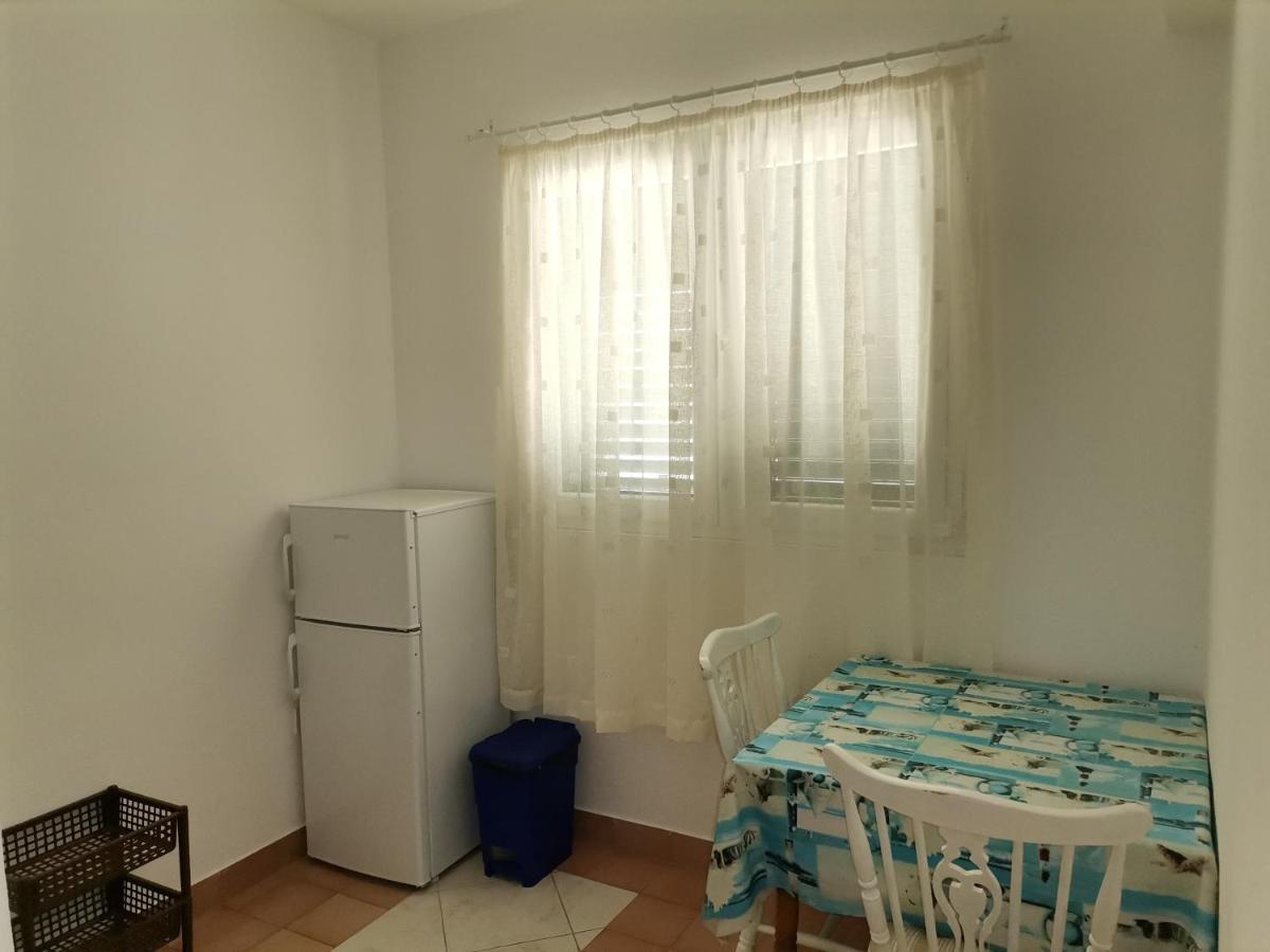 Apartments And Rooms With Parking Space Zavala, Hvar - 128 Jelsa  Exterior photo