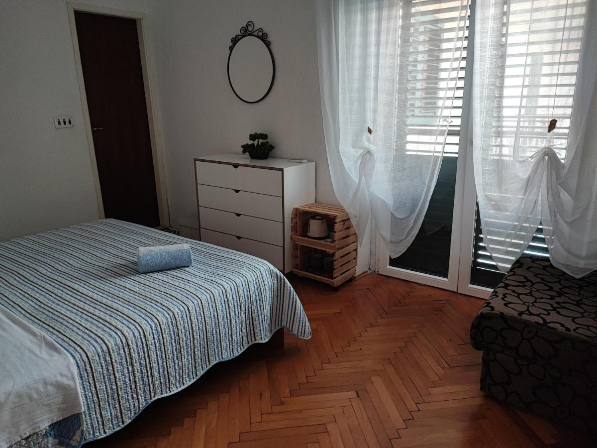 Apartments And Rooms With Parking Space Zavala, Hvar - 128 Jelsa  Exterior photo